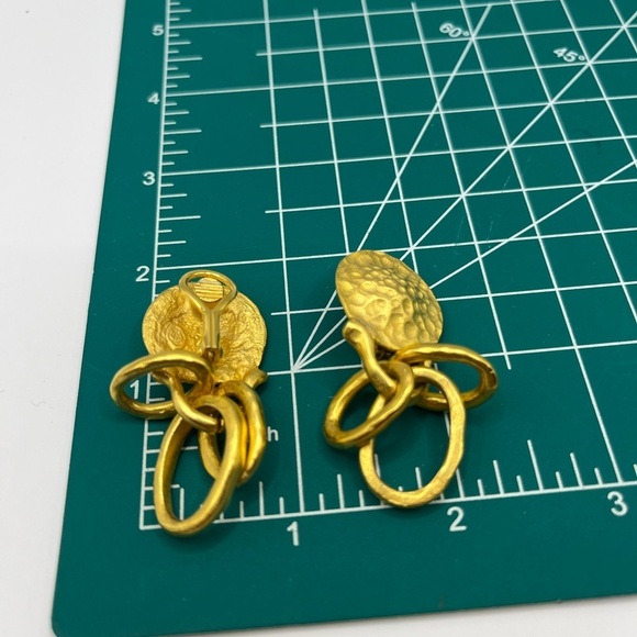 Elegant Matte Gold Hammered Earrings Clip on Premier Designs Vintage Statement - Picture 12 of 13